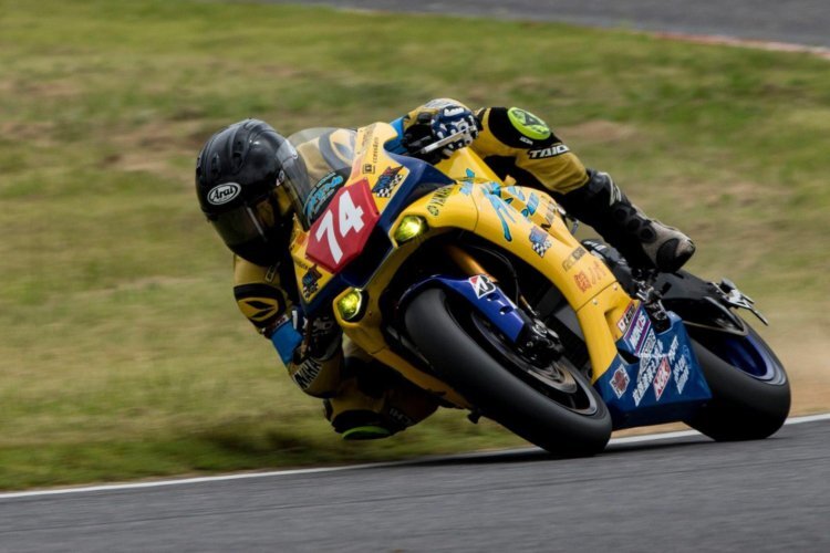 Anthony West auf der Yamaha R1 in Suzuka