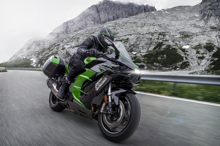 Kawasaki Ninja H2 SX: Radar vorne und hinten für mehr Sicherheit und Reisekomfort