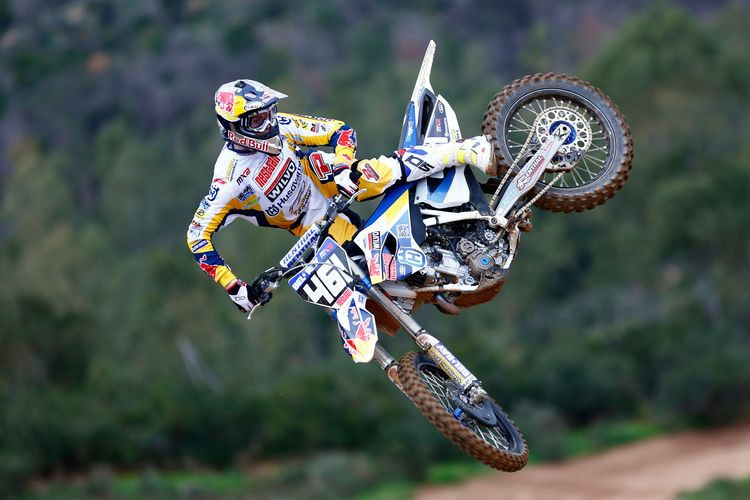 Romain Febvre (Husqvarna) gewinnt Lauf 1 in Brasilien und nimmt Jordi Tixier wertvolle Punkte im WM-Kampf ab