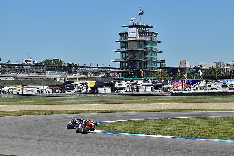 Jonas Folger vor Marcel Schrötter auf dem Indianapolis Motor Speedway