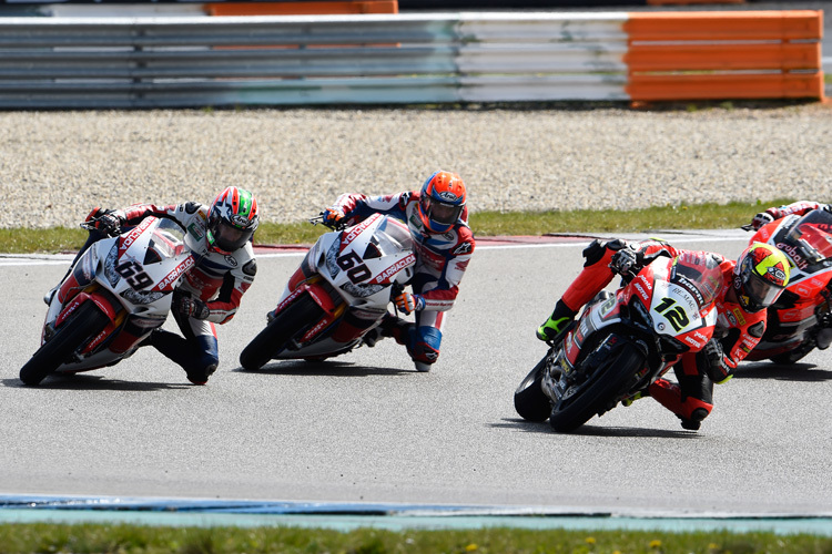 Nicky Hayden (69) und Michael van der Mark (60) von Ten Kate Honda