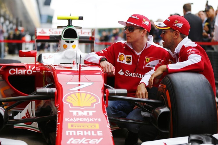 Die Ferrari-Stallgefährten Kimi Räikkönen und Sebastian Vettel