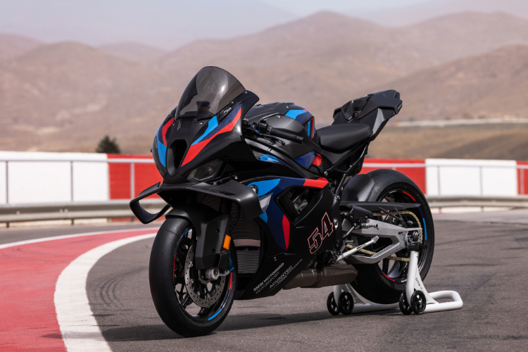 Auch die neue BMW M1000RR hat eine markante Optik