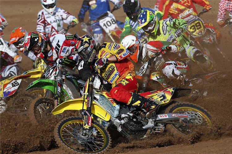 Der Belgier Kevin Strijbos (3) gewinnt Rennen 2 des MXoN 2014