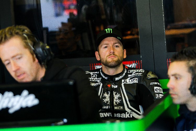 Ein nachdenklicher Tom Sykes. Will er in der aktuellen Superbike-WM Erfolg haben, muss er seinen Fahrstil anpassen  