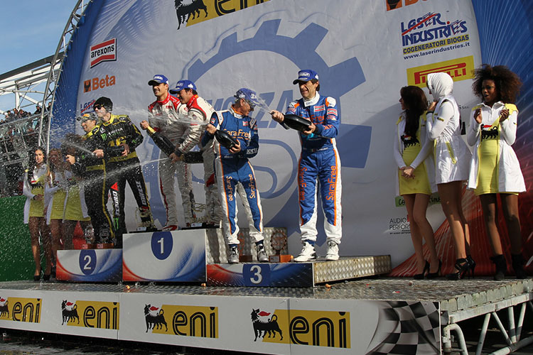 Monza-Rallye-Podest: Valentino Rossi feiert mit Sieger Dani Sordo