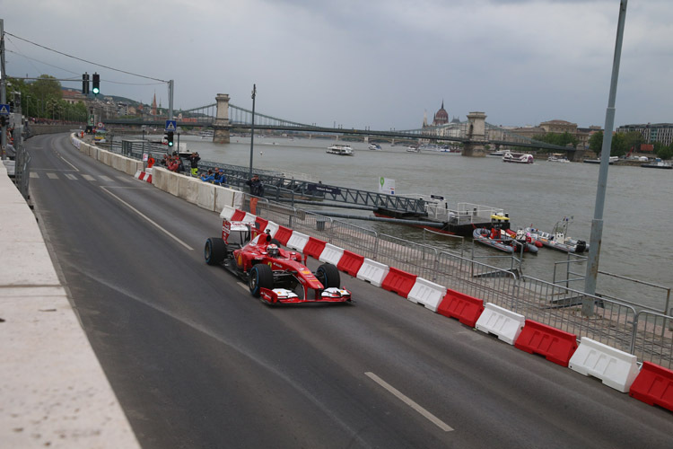 Kimi Räikkönen drehte in Budapest knapp zehn Runden im F10