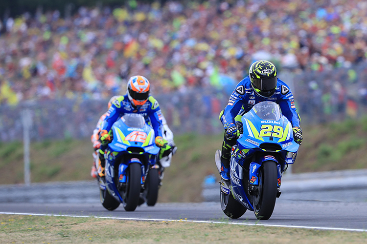 Andrea Iannone vor Alex Rins