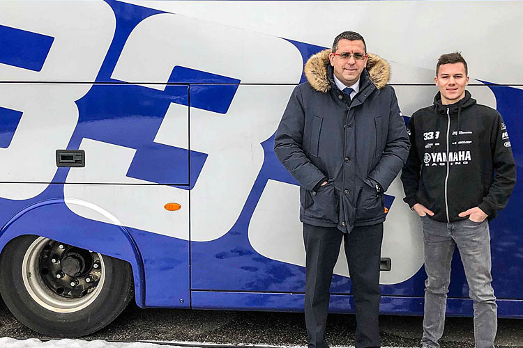 Teammanager Yannick Lucot (li.) begrüßt Florian Marino in seinem Team