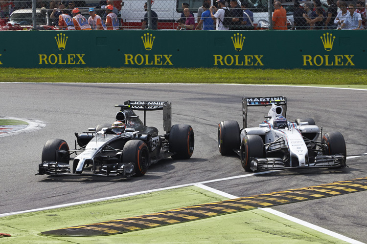 Kevin Magnussen lässt Bottas keinen Raum, der Finne muss gerade aus fahren