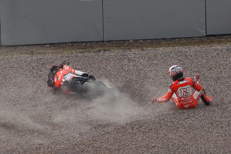 Nicky Hayden beim Warm-Up-Crash auf dem Sachsenring