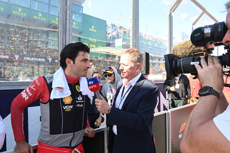 Carlos Sainz und Martin Brundle vor dem Start zum Grand Prix von Australien