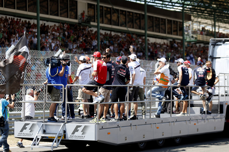 Wie auf Klassenfahrt: Die Formel-1-Piloten bei der Fahrerpräsentation auf dem Hungaroring