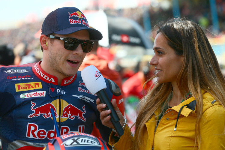 Stefan Bradl mit Andrea Schlager von ServusTV