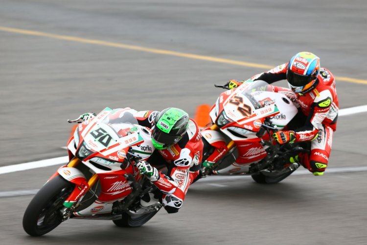 Eugene Laverty vor Lorenzo Savadori