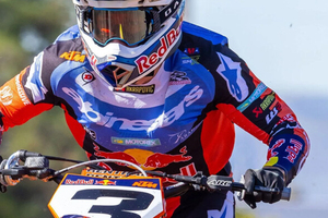 Eli Tomac hat einen Finger stets am Kupplungshebel)