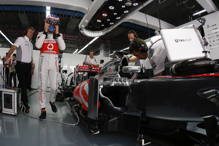 Jenson Button macht sich bereit zur Arbeit