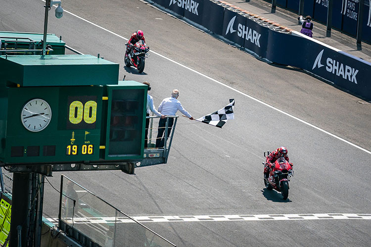 Zieldurchfahrt in Le Mans: Augusto Fernández (37) hielt Aleix Espargaró in Schach