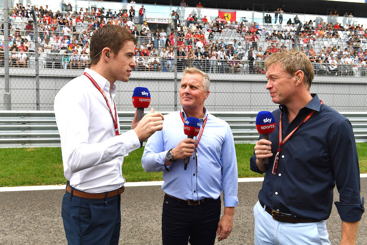 Paul Di Resta (links), Johny Herbert (Mitte) und Simon Lazenby von Sky