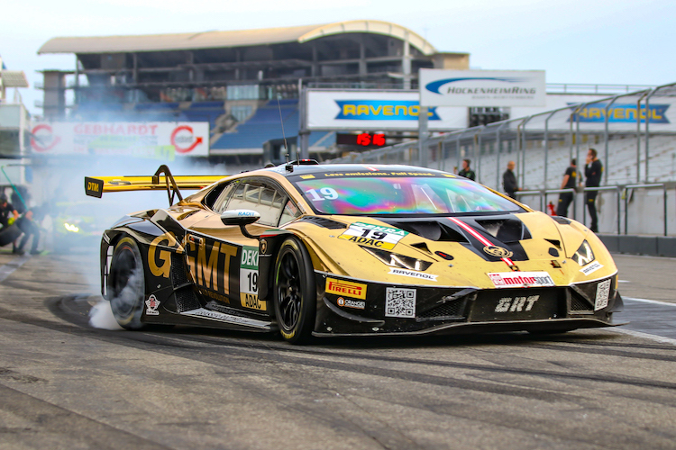 Christian Engelhart lässt in Hockenheim die Reifen des Lamborghinis mit der Startnummer #19 qualmen