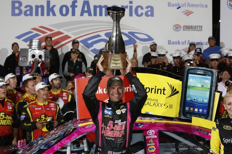 Clint Bowyer gewann erstmals in Charlotte