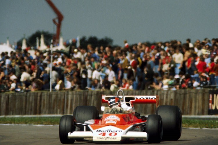 Gilles Villeneuve beim GP-Debüt 1977 in Silverstone – mit McLaren