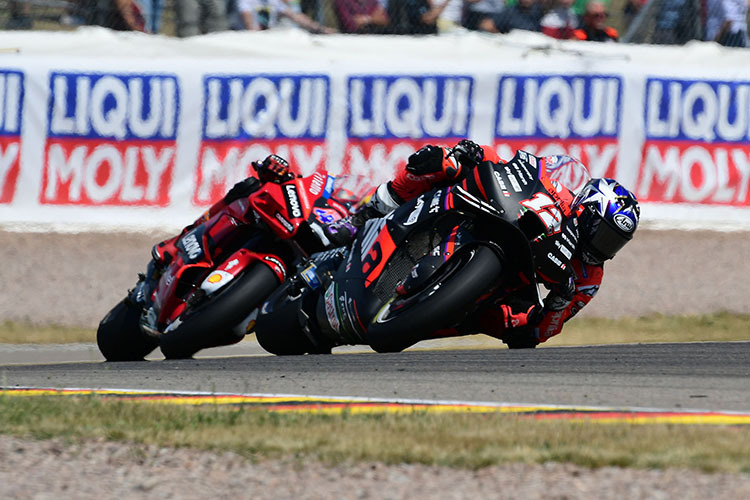 Im Rennen: Maverick Viñales hielt sich lange vor Jack Miller, der auf Platz 3 landete