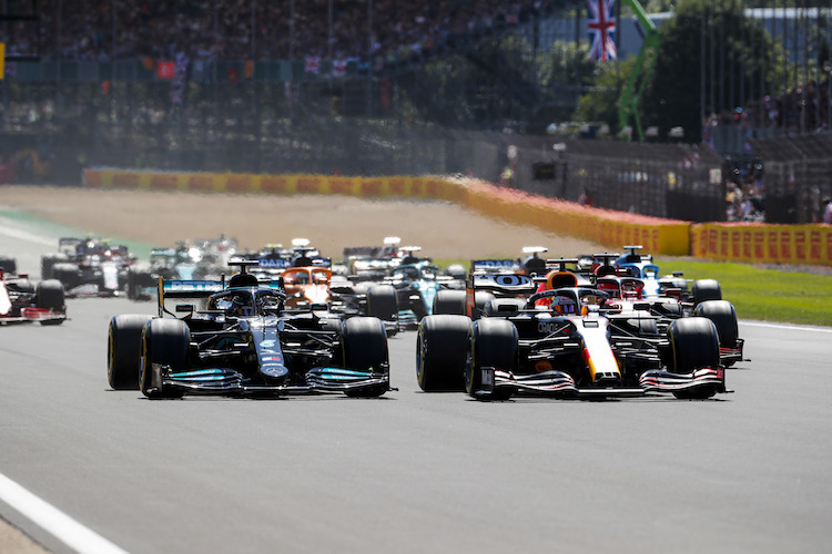 Lewis Hamilton gegen Max Verstappen in England