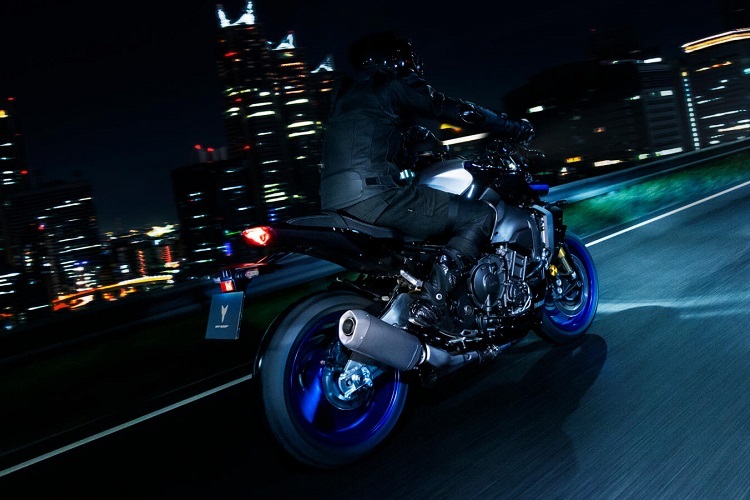 Yamaha MT-10 SP: Nakes Bike mit 166 PS und der neuesten Fahrwrks-Technologie von Öhlins