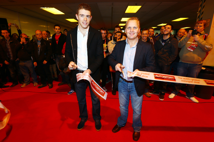 Startschuss der Stars: Paul Di Resta und Johnny Herbert eröffnen die Messe