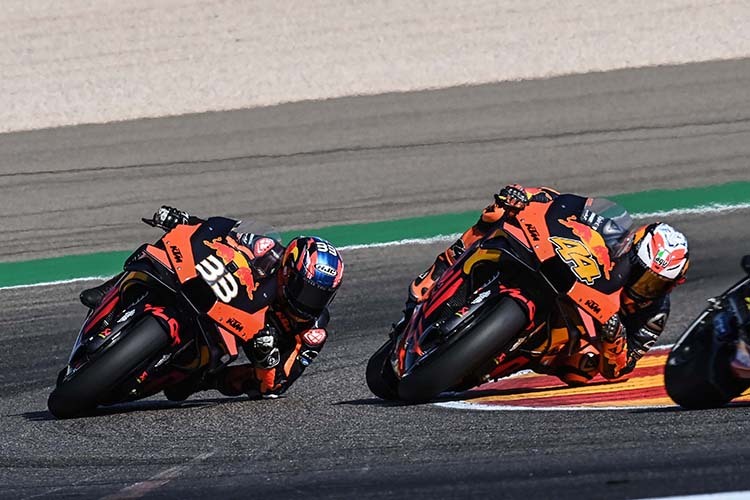 Duell der KTM-Fahrer: Brad Binder (33) gegen Pol Espargaró 