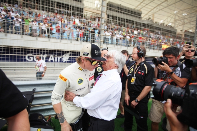 Bernie Ecclestone nimmt sich Kimi Räikkönen zur Brust