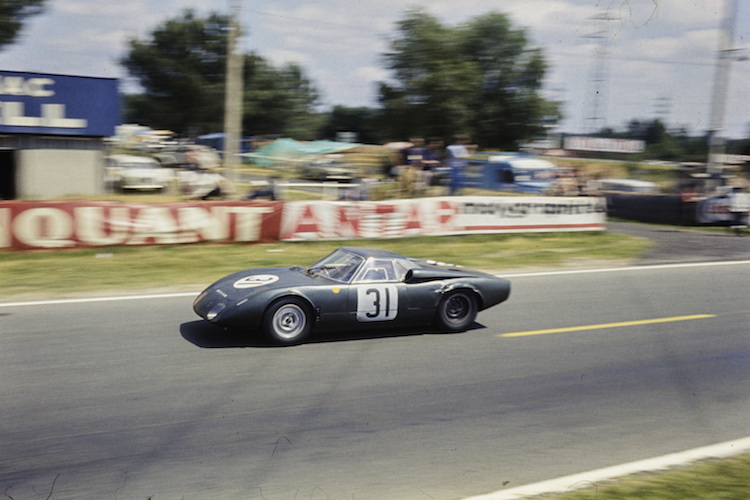 Jackie Stewart 1965 mit dem Turbinen-Rennwagen von Rover