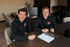 Teammanager Wiljan Wikselaar und Jeffrey Buis)