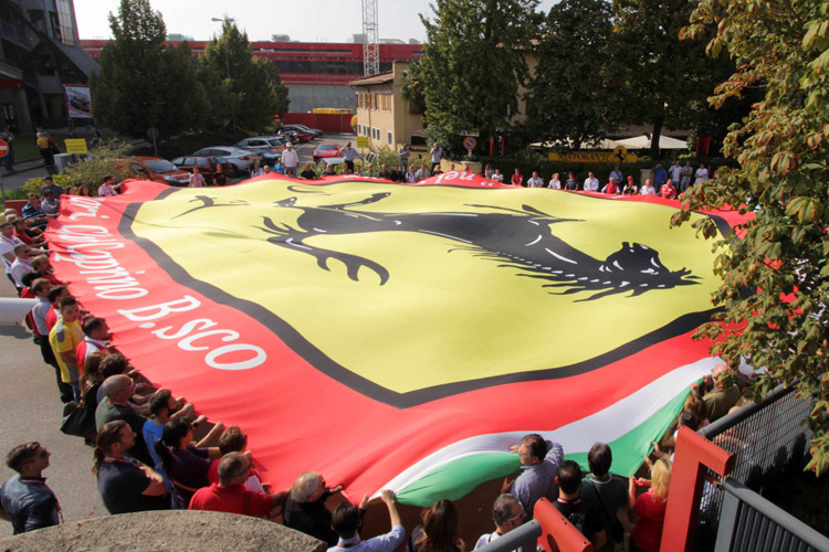 Ferrari-Fans bedanken sich bei Luca di Montezemolo