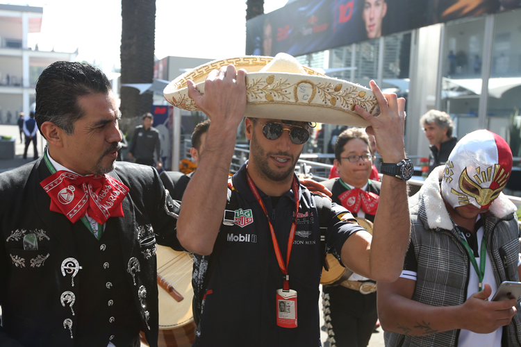 Heute muss auch Daniel Ricciardo den Helm aufsetzen und den Sombrero zuhause lassen