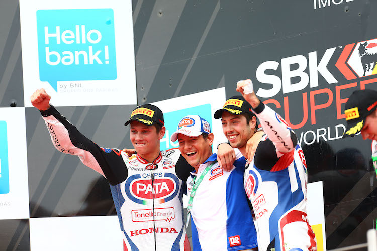 Michael van der Mark (li) und Lorenzo Zanetti (re) jubeln gemeinsam auf dem Podium