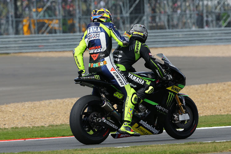 Auslaufrunde Silverstone: Rossi musste bei Crutchlow aufsteigen