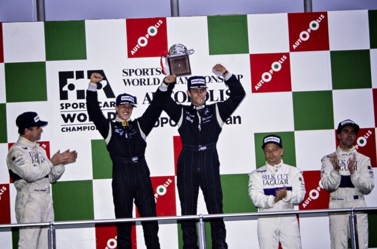 Autopolis 1991: Karl Wendlinger (M. re.) gemeinsam mit Michael Schumacher (M. li.)  beim einzigen Sieg des Mercedes C291