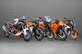 Werden ab Oktober 2025 gebaut: Drei KTM 1390 Adventure-Varianten, 990RCR und 990 Duke R.