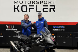 Teamchef Klaus Kofler (li.) mit Sohn und Fahrer Andreas)
