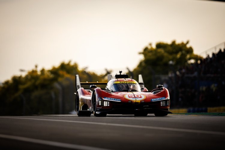 Führt in Le Mans: Der Ferrari 499P von Fuoco/Molina/Nielsen