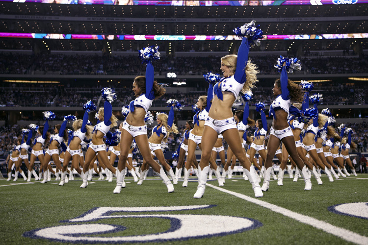 Die Cheerleaders der «Dallas Cowboys» treten in Austin auf