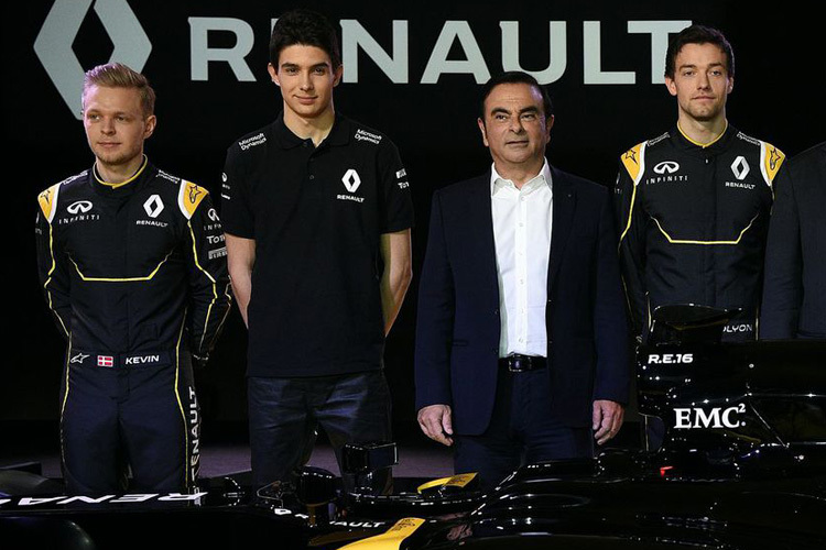 Carlos Ghosn mit seinen Piloten (von links): Kevin Magnussen, Esteban Ocon und Jolyon Palmer