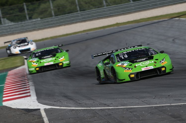 Zwei Lamborghini Huracán GT3 vom GRT Grasser Racing Team