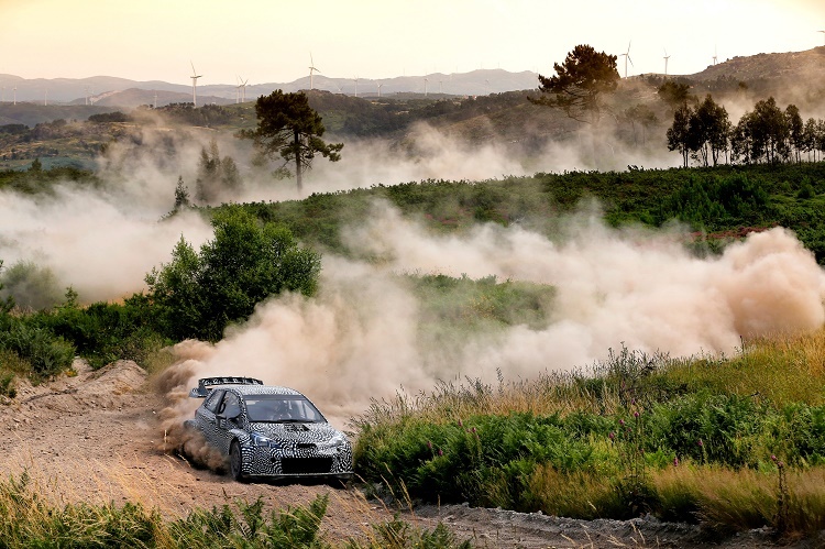 Der Toyota Yaris WRC beim Schottertest