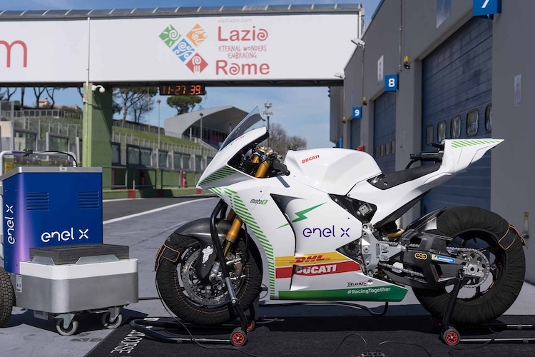 Italo-Power. Ducati lieftert das Rennmotorrad, der Konzern Enel die Energie-Infrastruktur der MotoE-WM