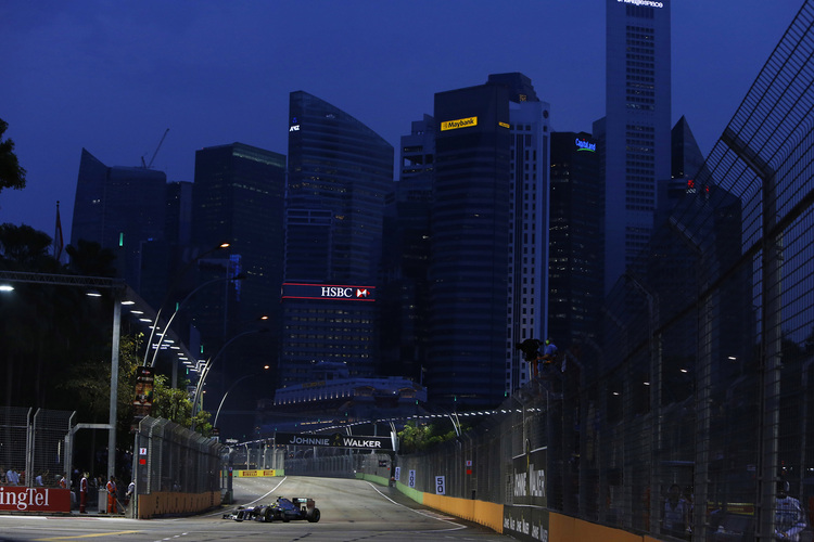 Rosberg in den Strassen der Marina Bay