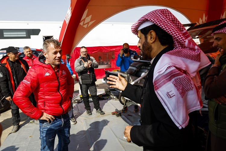 Sébastien Loeb und FIA President Mohammed Ben Sulayem
