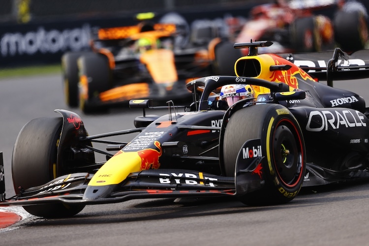 Max Verstappen vor Lando Norris in Mexiko